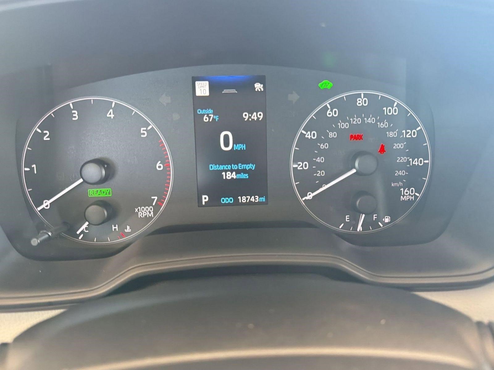 Used 2025 Toyota Corolla LE FWD image 17