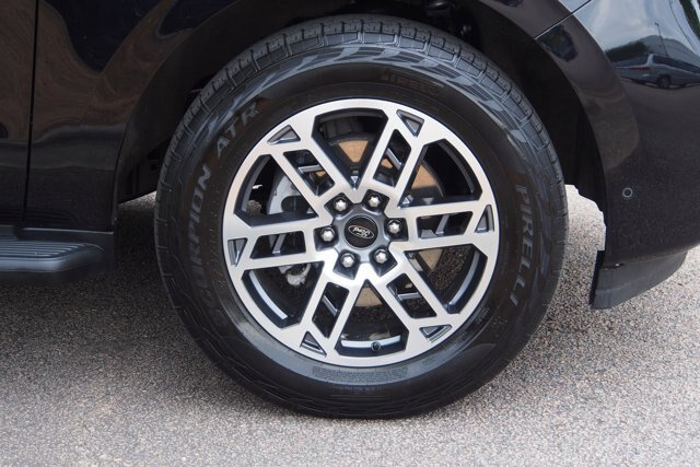 Certified 2025 Ford Expedition Max Active AWD/4WD image 9