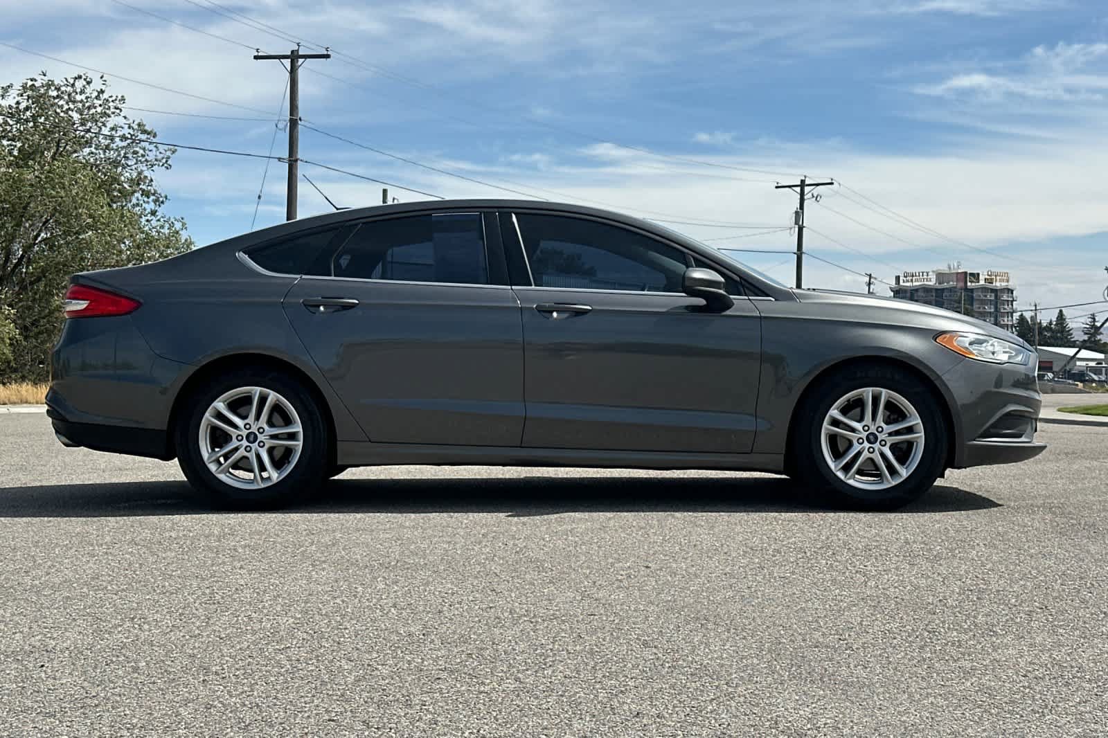 Certified 2018 Ford Fusion SE w/ Fusion SE Technology Package FWD image 8