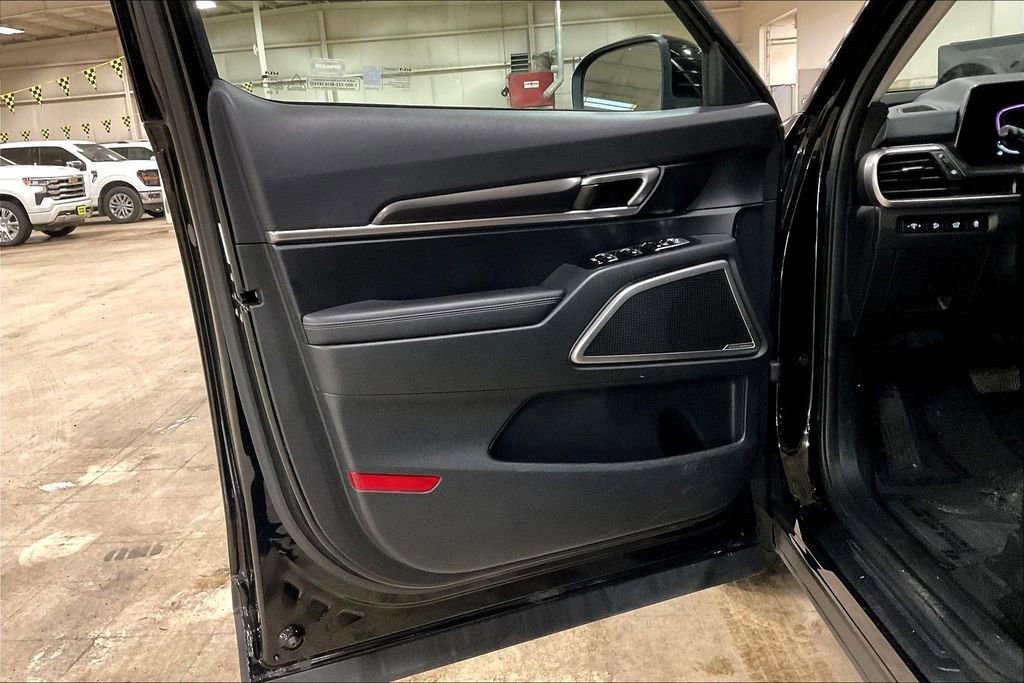 Used 2025 Kia Telluride S AWD/4WD image 22