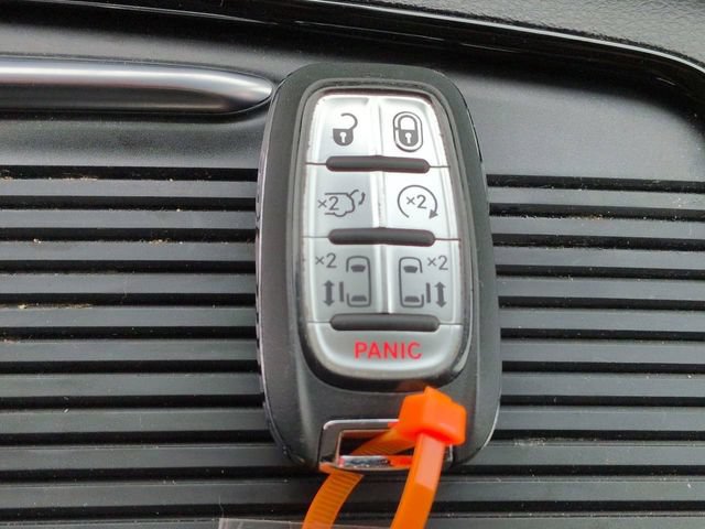 Used 2026 Chrysler Pacifica Limited FWD image 39
