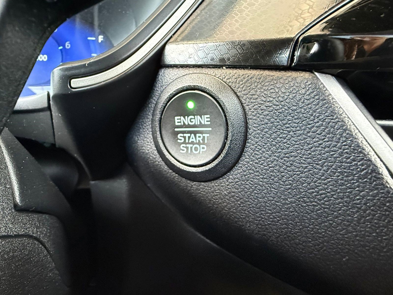 Certified 2022 Ford Escape SEL w/ SEL Stealth AWD Package image 30