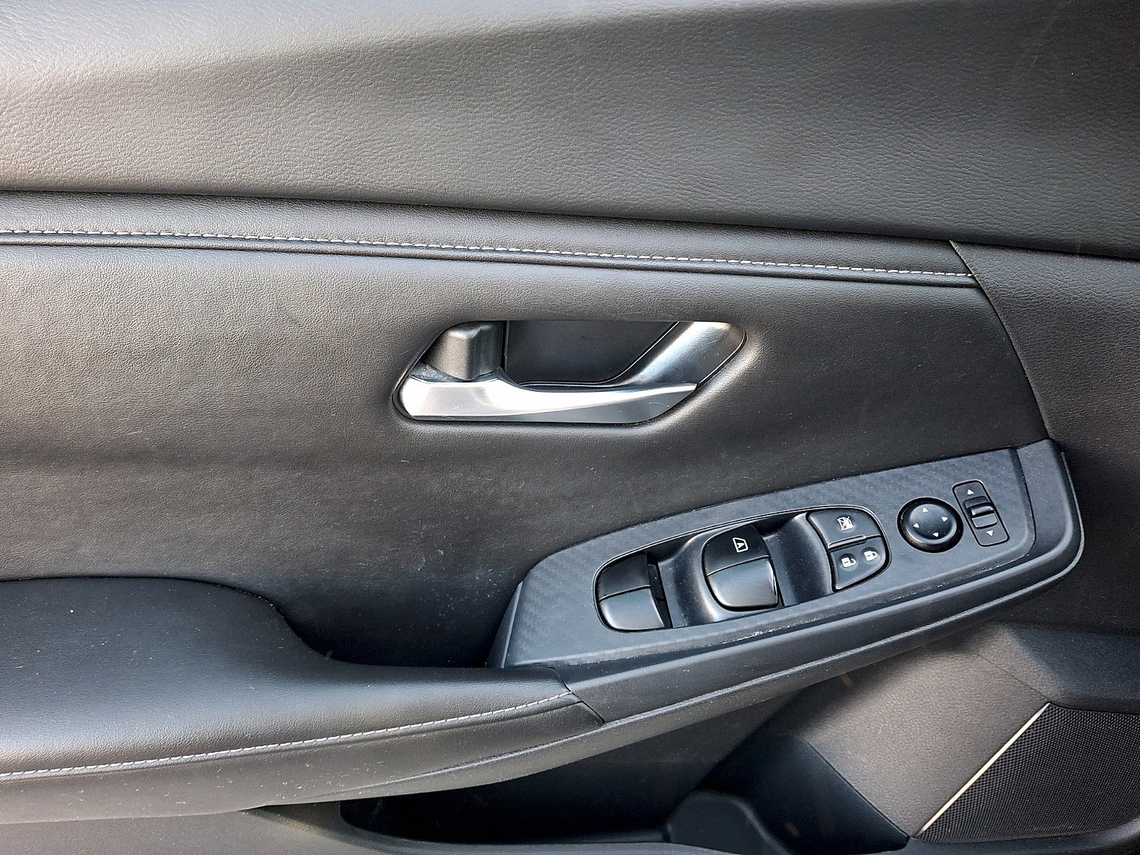 Used 2024 Nissan Sentra SV image 11