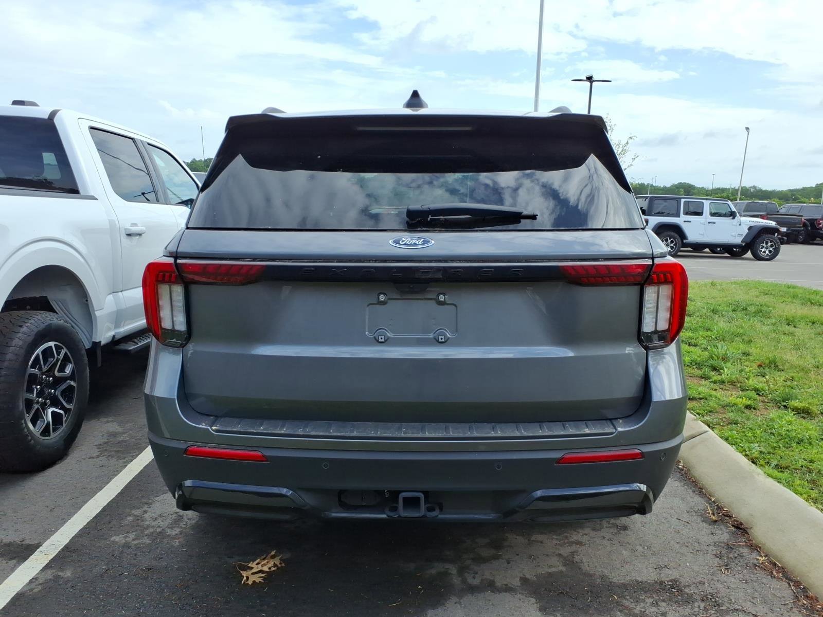 Certified 2025 Ford Explorer ST-Line w/ Premium Package RWD image 4