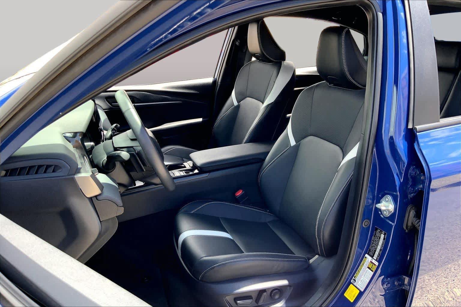 Used 2025 Toyota Camry SE w/ Convenience Package FWD image 8