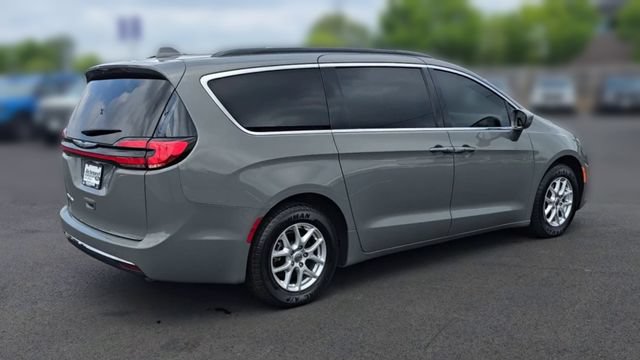 Used 2022 Chrysler Pacifica Touring-L FWD image 9