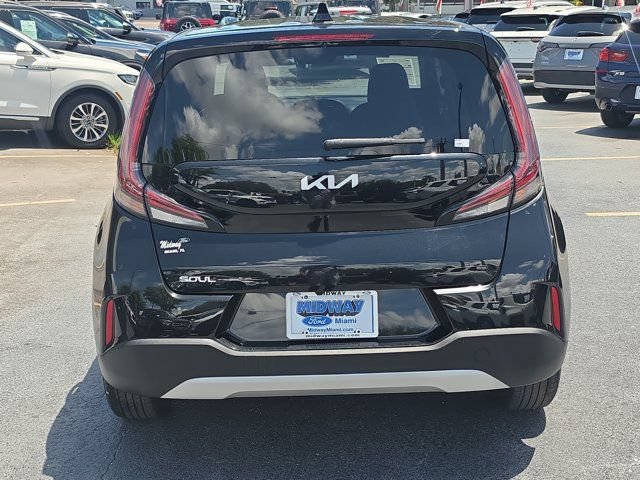 Used 2024 Kia Soul LX FWD image 5