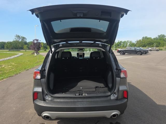 Certified 2022 Ford Escape Titanium AWD/4WD image 10