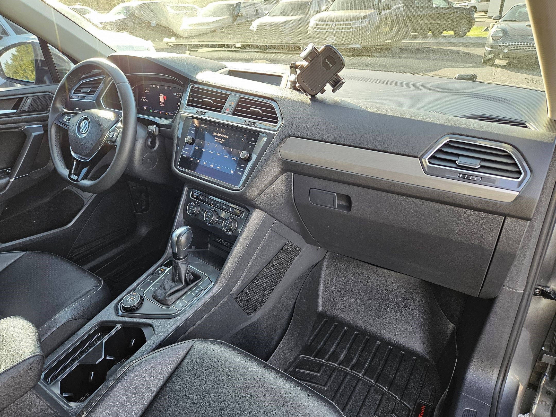 Used 2020 Volkswagen Tiguan SEL w/ 3rd Row Seat Package AWD/4WD image 34