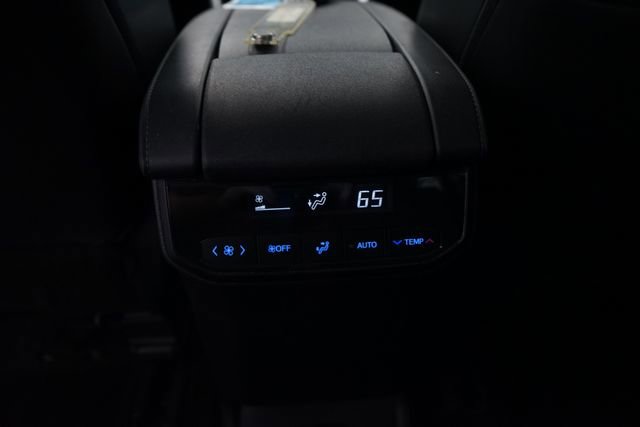 Used 2021 Toyota Highlander XLE AWD/4WD image 30