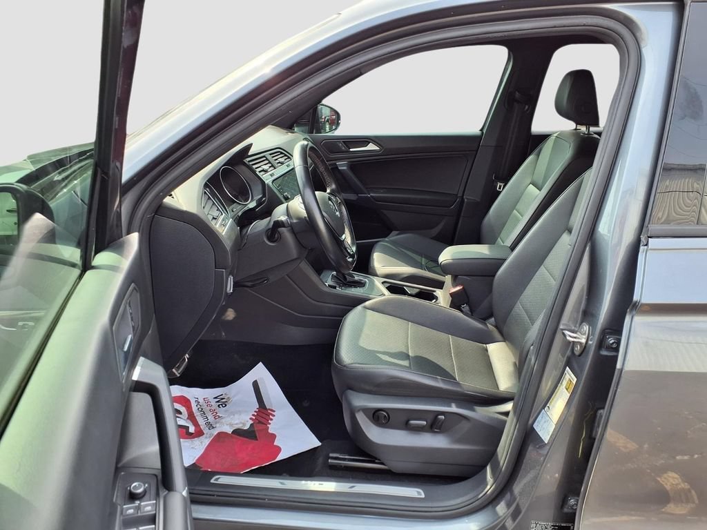 Used 2020 Volkswagen Tiguan SE R-Line FWD image 25