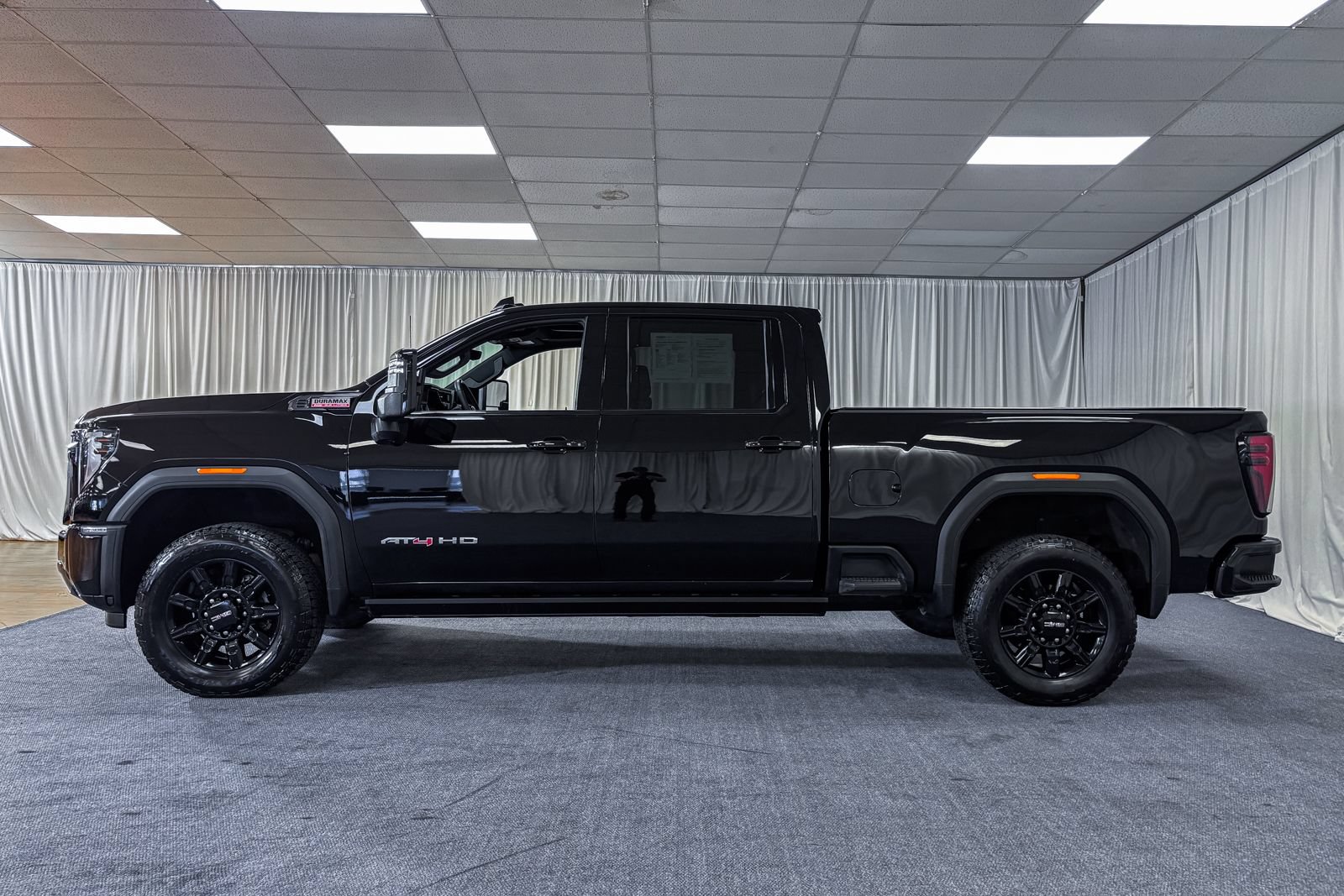 Used 2024 GMC Sierra 2500 AT4 w/ AT4 Premium Plus Package AWD/4WD image 5