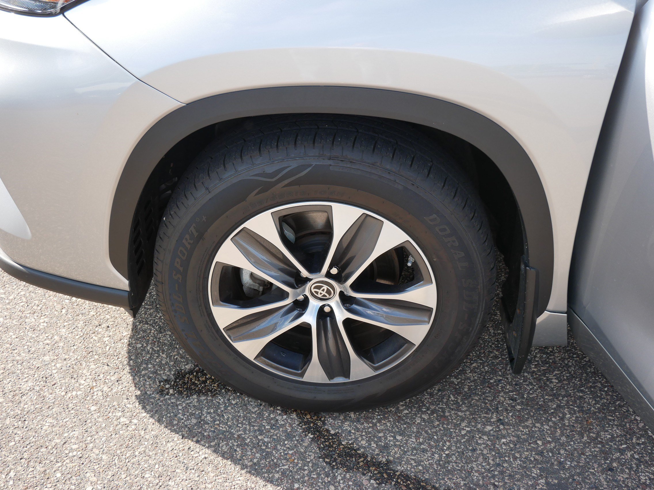 Used 2024 Toyota Highlander XLE AWD/4WD image 15