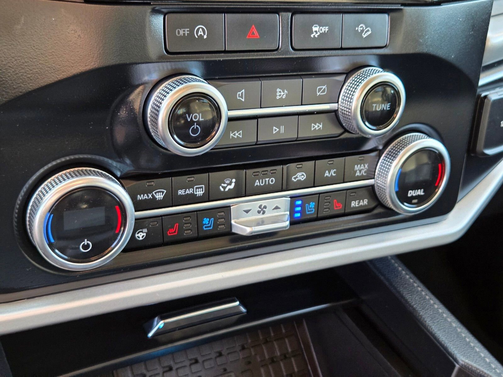 Certified 2024 Ford Expedition XLT image 23