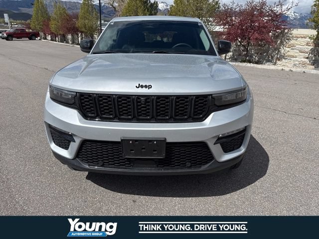 Used 2023 Jeep Grand Cherokee Limited w/ Luxury Tech Group II AWD/4WD image 13