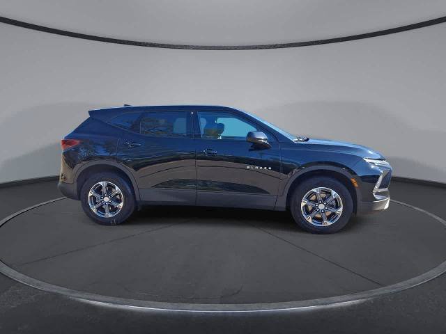 Used 2025 Chevrolet Blazer LT AWD/4WD image 9