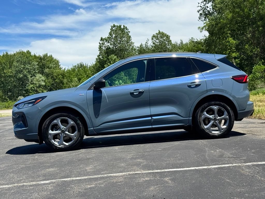 Certified 2023 Ford Escape ST-Line w/ Tech Pack #1 AWD/4WD image 5