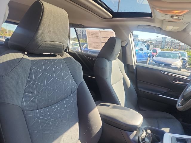 Used 2020 Toyota RAV4 XLE w/ Convenience Package AWD/4WD image 32