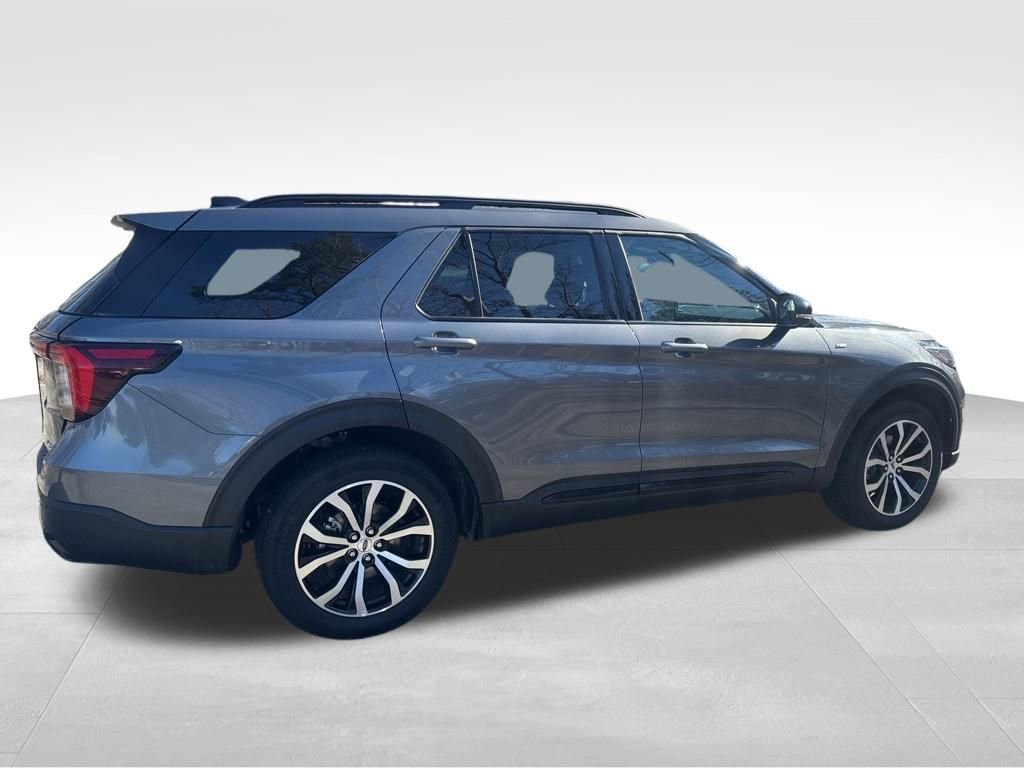 Certified 2025 Ford Explorer ST-Line image 10