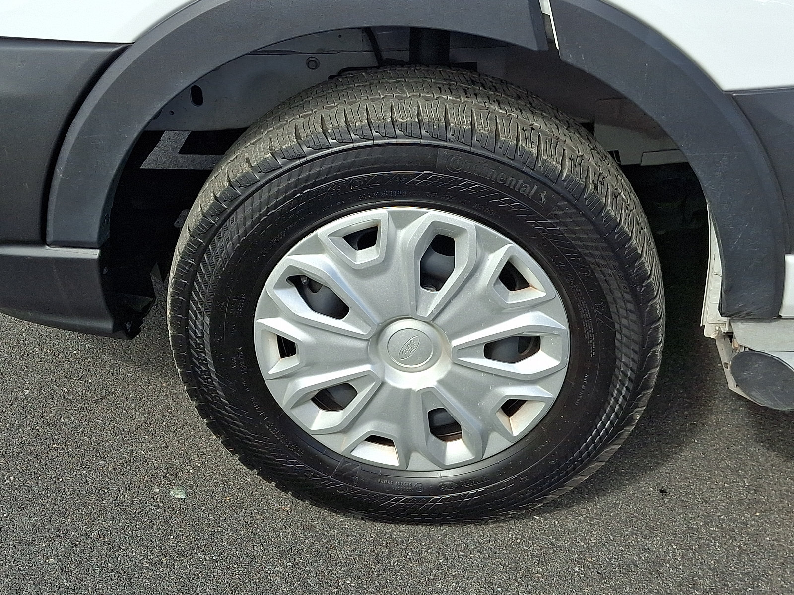 Certified 2025 Ford Transit 250 Low Roof w/ Exterior Upgrade Package RWD image 9
