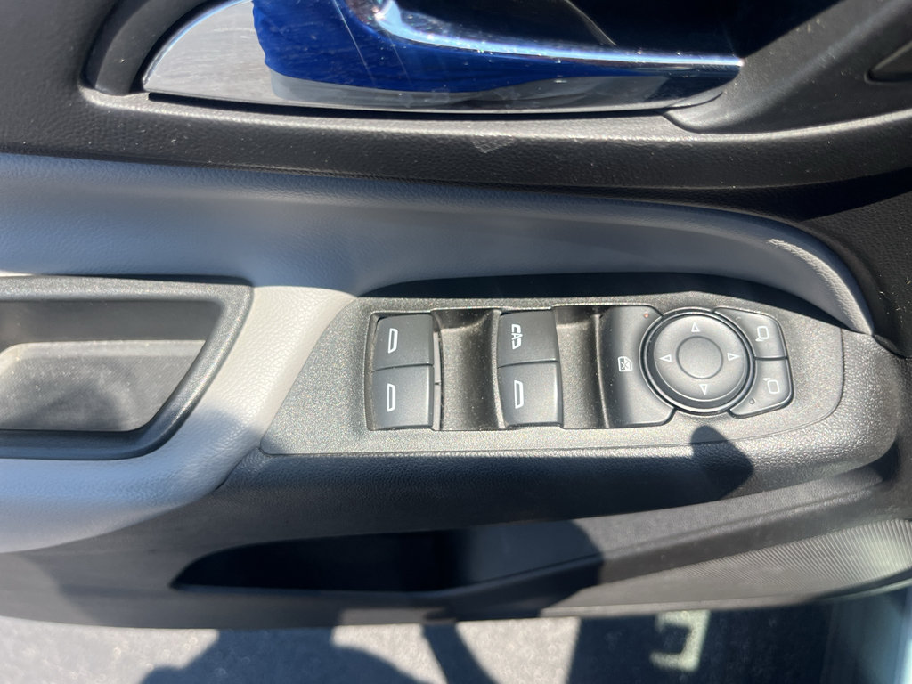Used 2018 Chevrolet Equinox LS AWD/4WD image 16