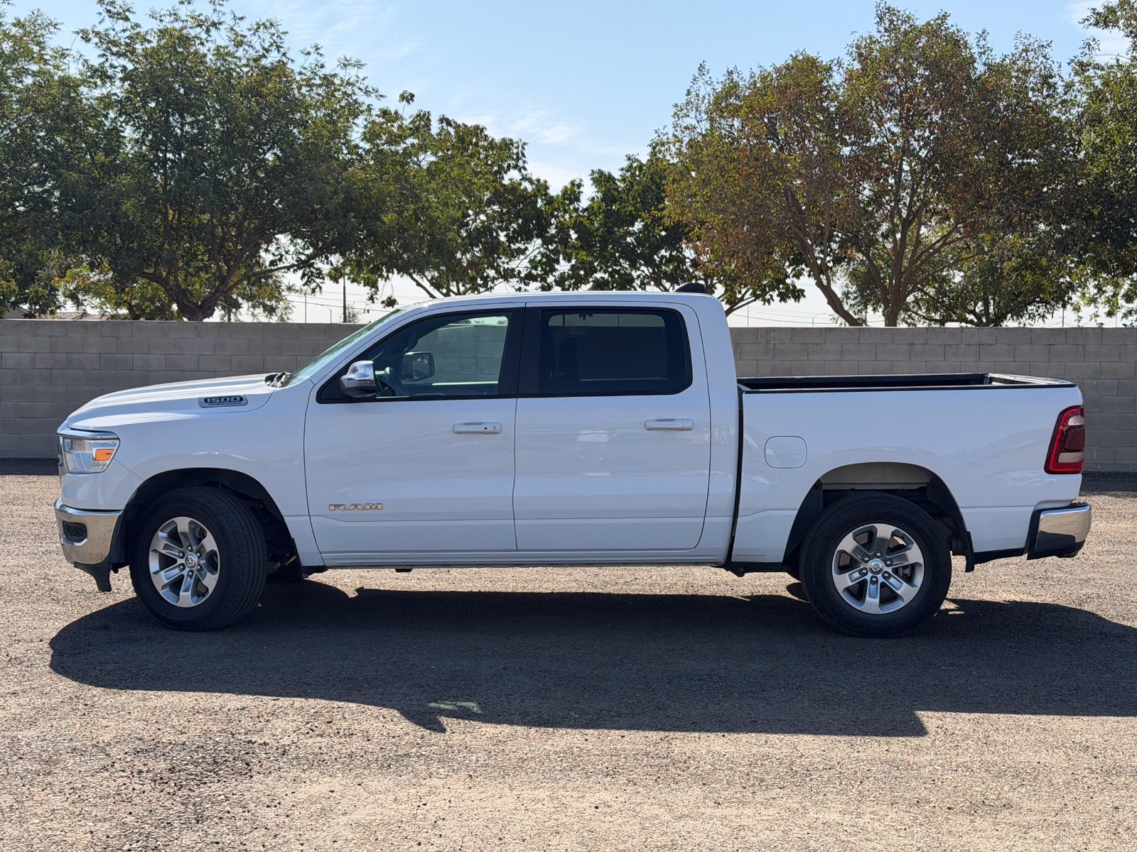 Used 2024 RAM 1500 Laramie AWD/4WD image 10