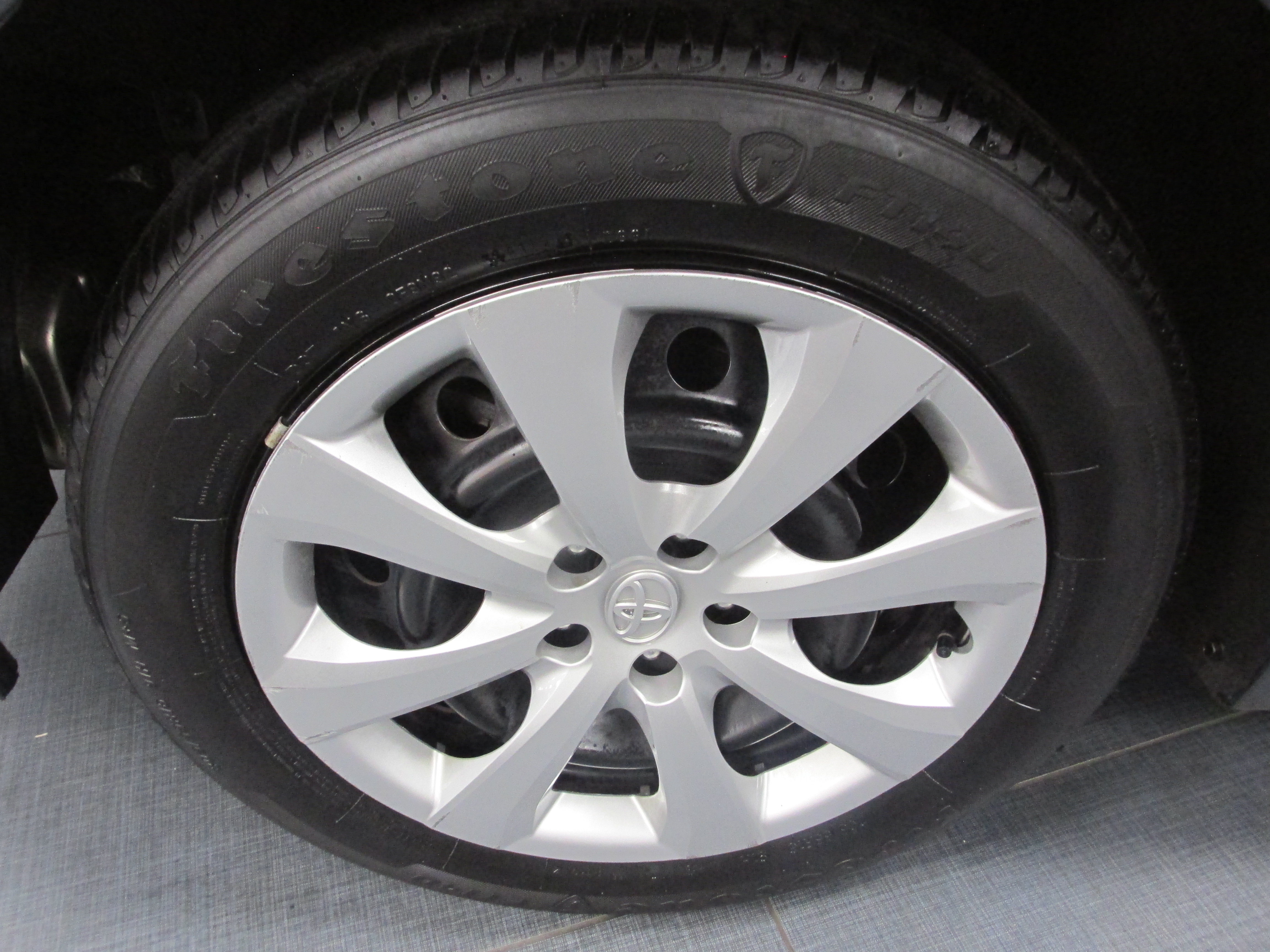 Used 2025 Toyota Corolla LE FWD image 16