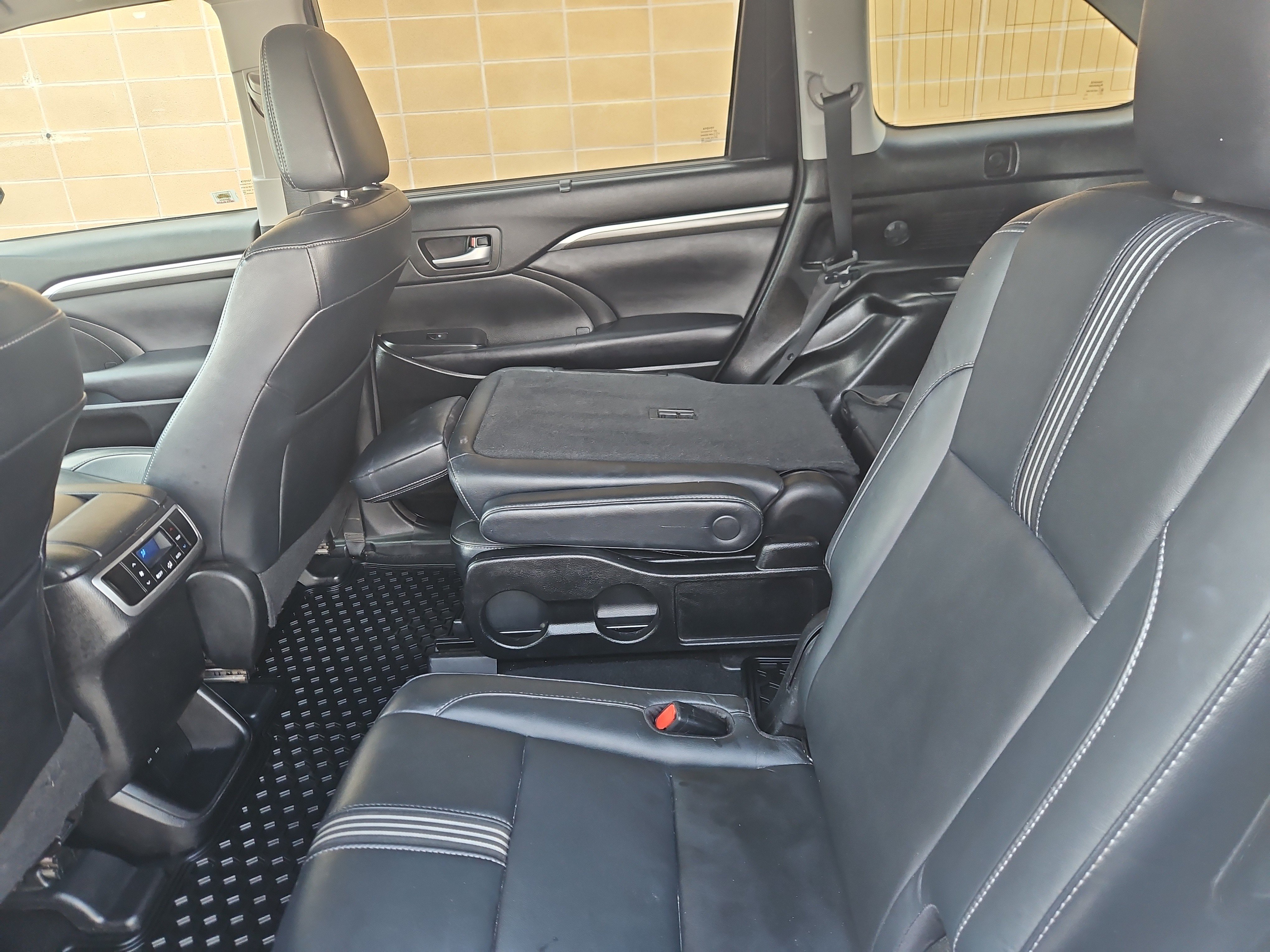 Used 2018 Toyota Highlander SE AWD/4WD image 12