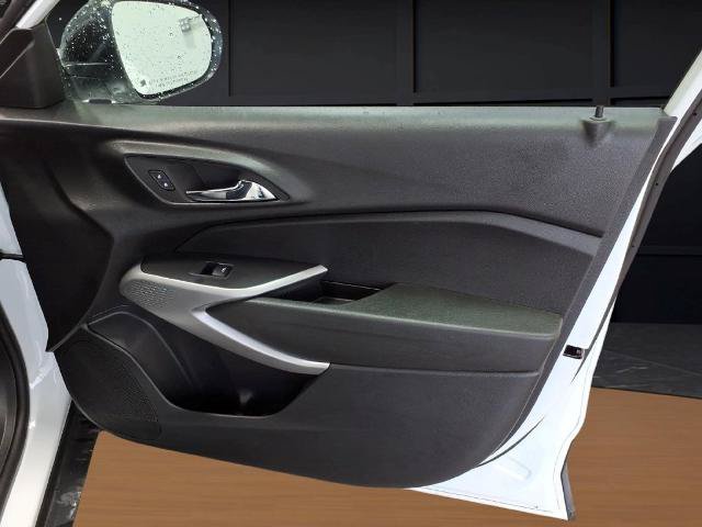 Used 2024 Chevrolet Trax RS FWD image 18