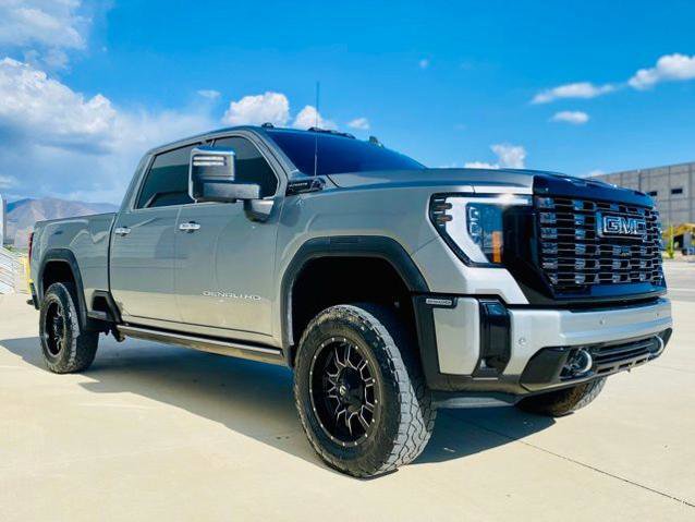 Used 2025 GMC Sierra 2500 Denali Ultimate AWD/4WD image 3