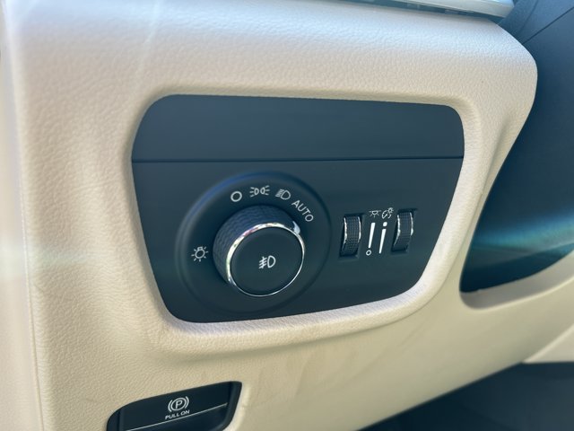 Used 2026 Jeep Grand Cherokee L Limited w/ Luxury Tech Group II RWD image 26