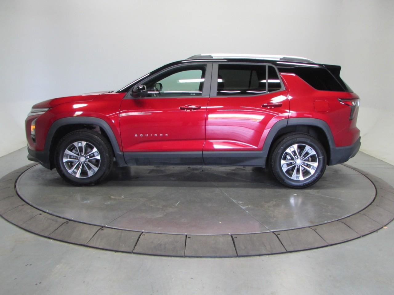 Used 2025 Chevrolet Equinox LT w/ Convenience Package II AWD/4WD image 4