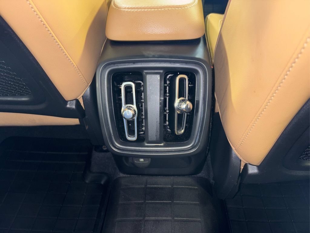 Used 2020 Volvo XC40 T5 Momentum w/ Protection Package AWD/4WD image 33