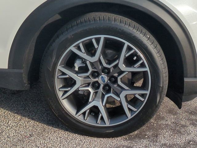 Certified 2025 Ford Explorer Platinum w/ Ultimate Package image 11