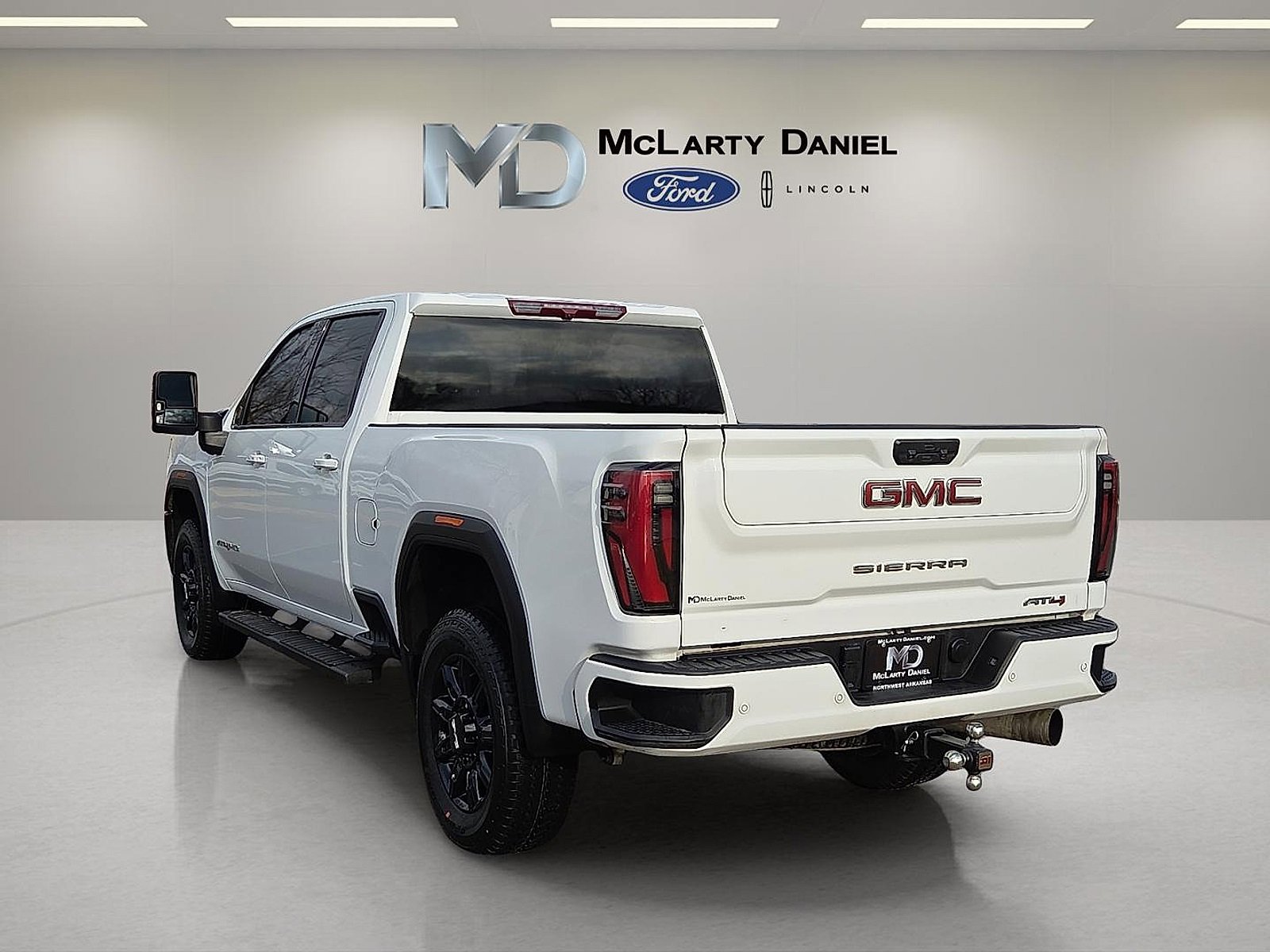 Used 2024 GMC Sierra 2500 AT4 image 4