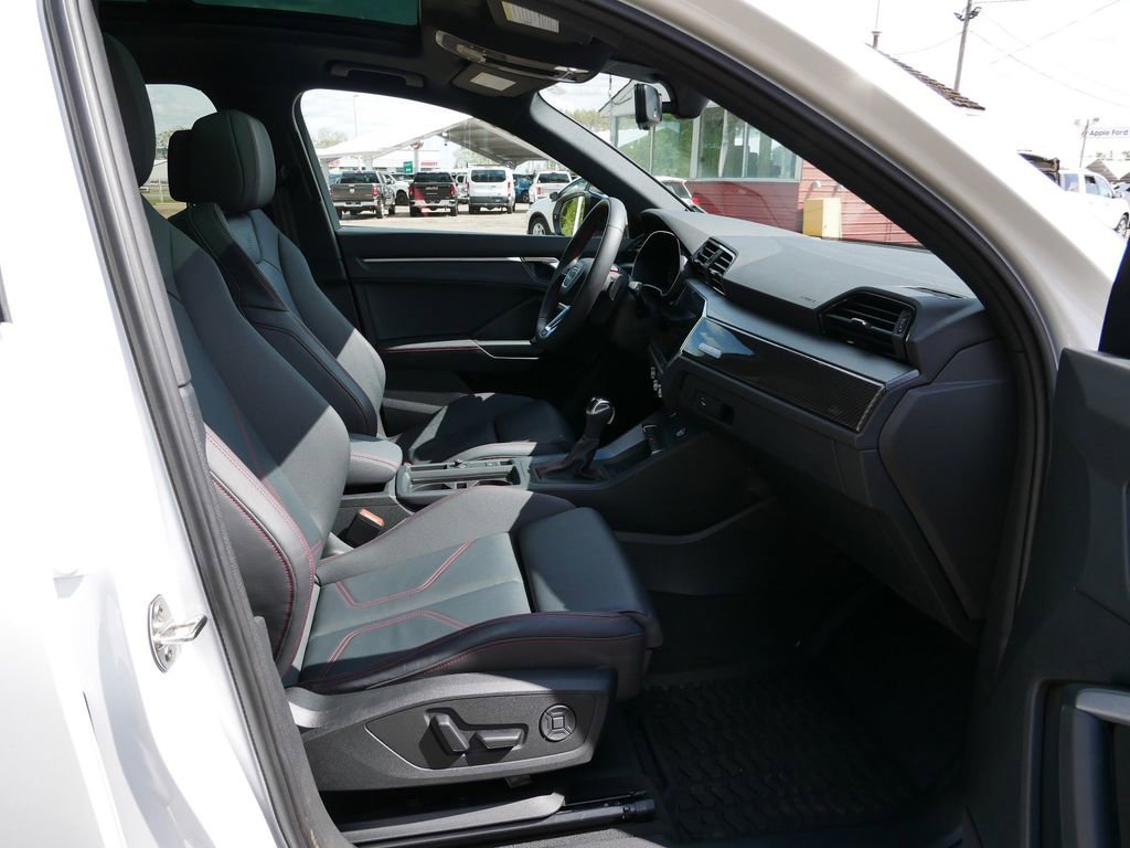 Used 2025 Audi Q3 2.0T Premium Plus AWD/4WD image 8