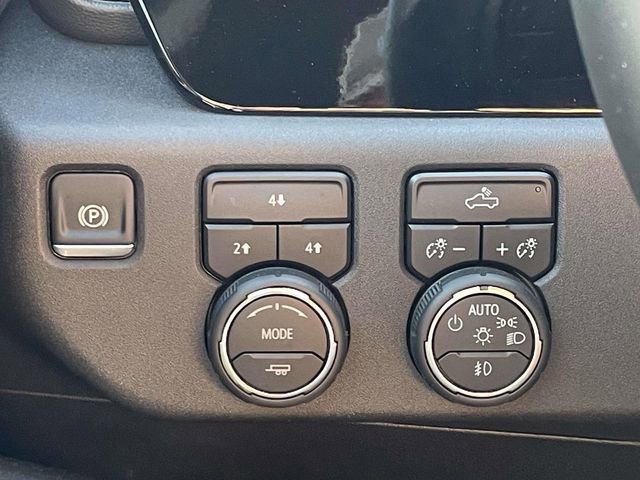 Used 2024 Chevrolet Silverado 2500 LT w/ Convenience Package image 18