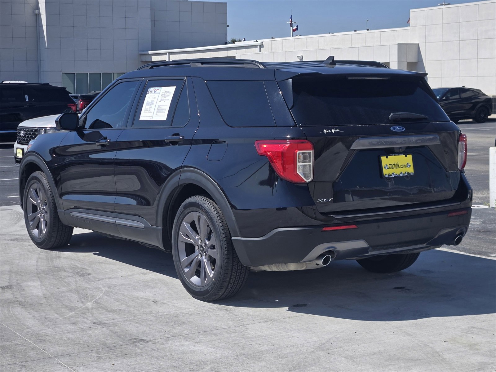 Certified 2022 Ford Explorer XLT w/ Equipment Group 202A image 4