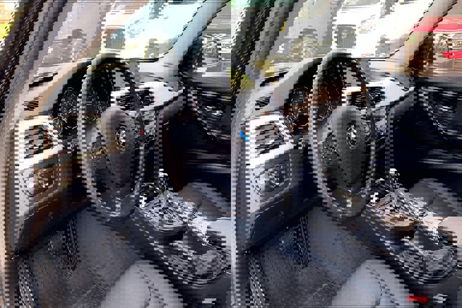 Used 2018 BMW 320i Sedan image 16