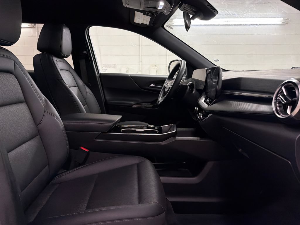 Used 2026 Chevrolet Equinox LT w/ Convenience Package II FWD image 30