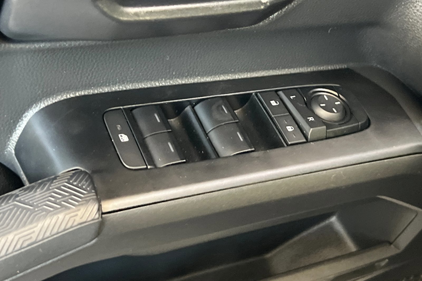 Used 2025 Toyota Tacoma TRD Sport image 11