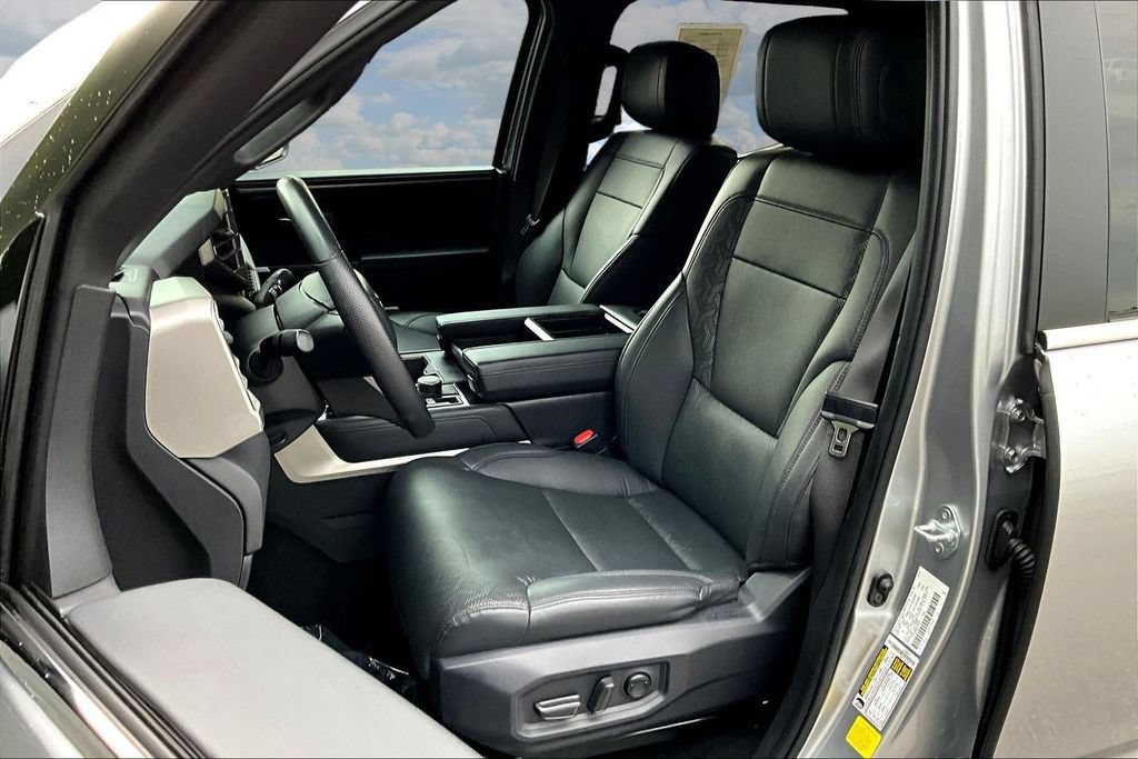 Used 2025 Toyota Tundra Limited AWD/4WD image 24