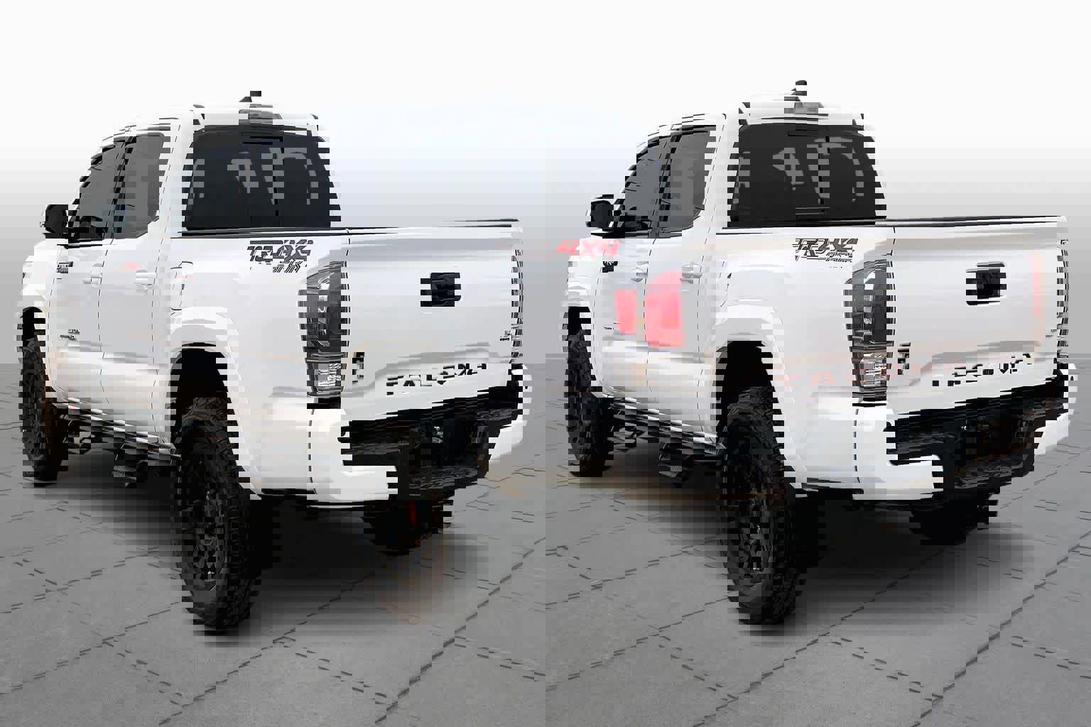 Used 2023 Toyota Tacoma TRD Sport w/ Technology Package image 4