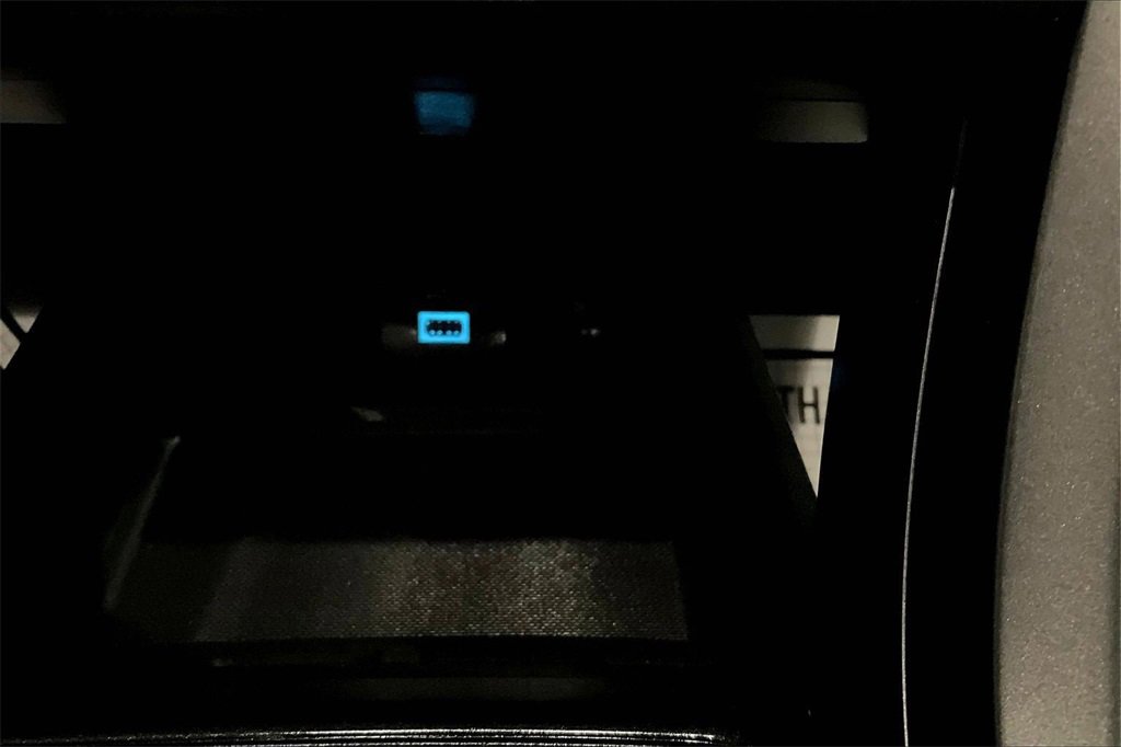 Certified 2017 Ford Fusion SE w/ Equipment Group 601A image 27