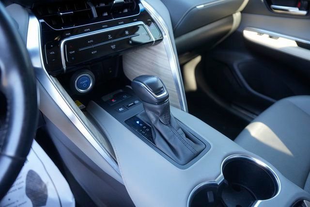 Used 2021 Toyota Venza Limited image 27