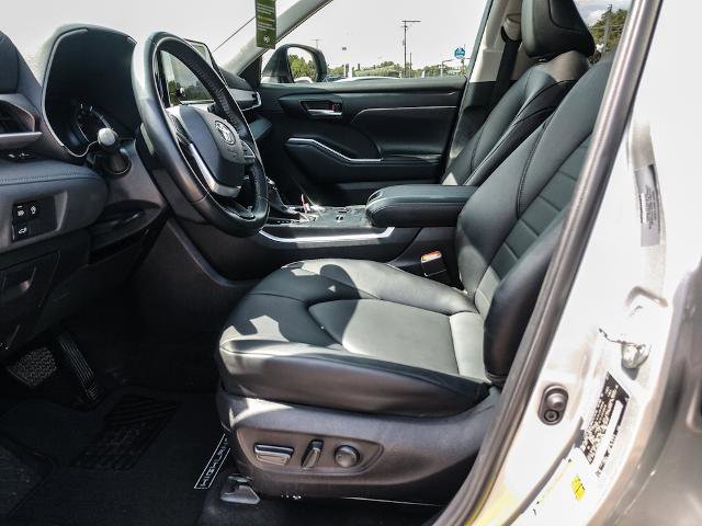 Used 2023 Toyota Highlander XLE FWD image 11