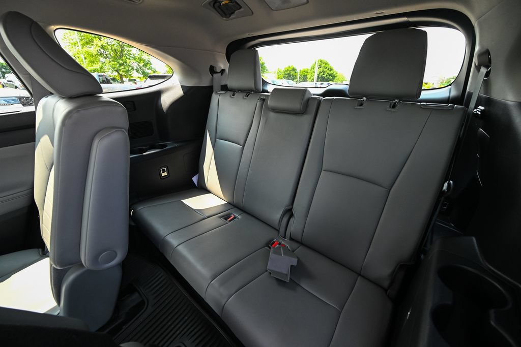 Used 2024 Toyota Highlander XLE AWD/4WD image 21
