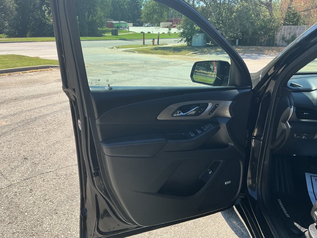 Used 2022 Chevrolet Traverse Premier w/ Redline Edition AWD/4WD image 13