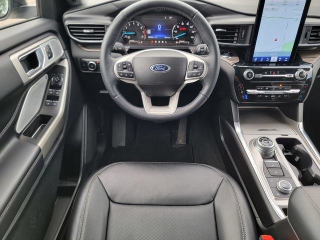 Certified 2023 Ford Explorer Limited w/ Limited Technology Package AWD/4WD image 32
