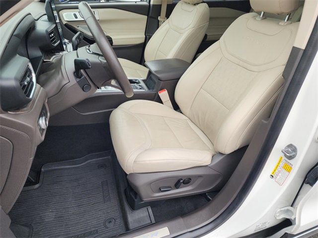 Certified 2022 Ford Explorer Platinum w/ Technology Package image 32